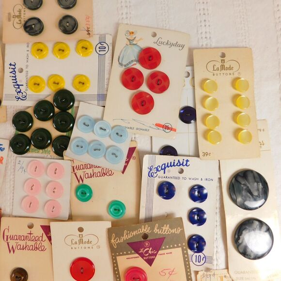 Vintage Buttons On Cards Lot Of 24 Pinks, Purples Burgundy LaMode, LeBouton NOS - Picture 13 of 16